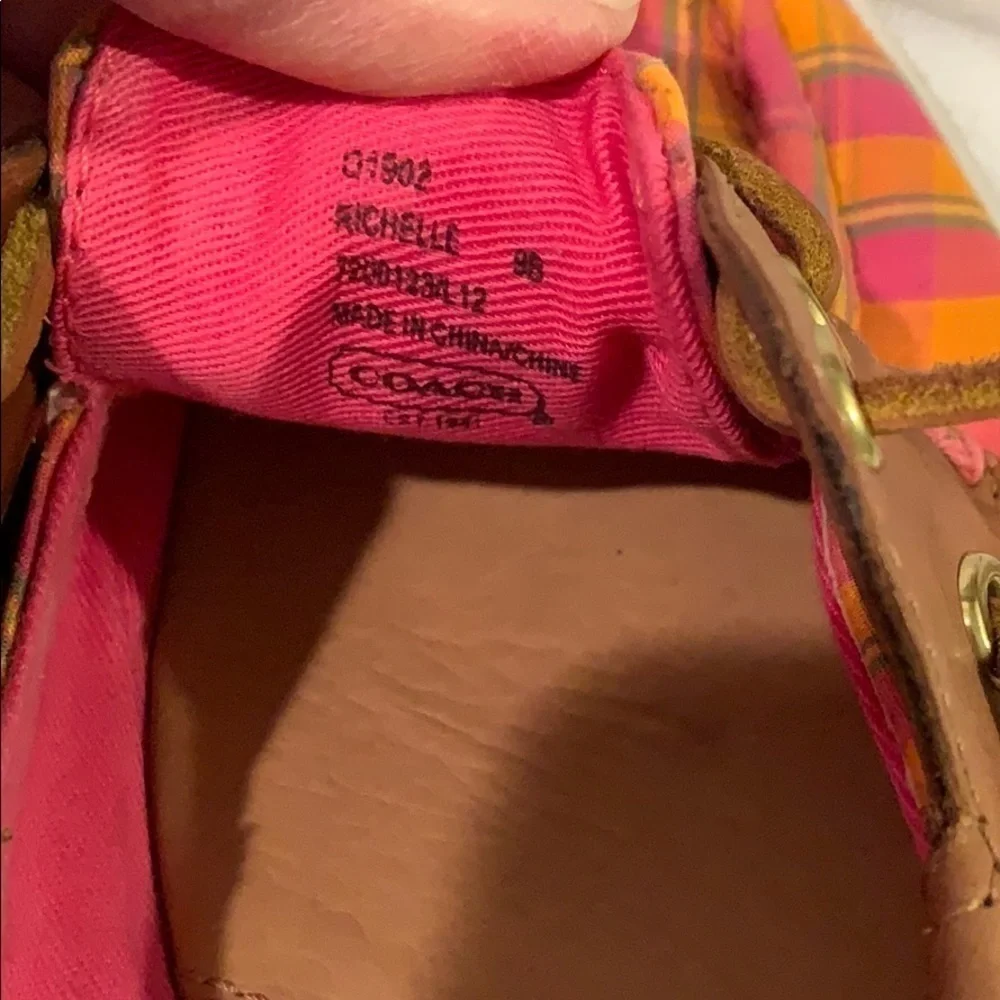 Coach Women’s top sliders. Size 9M. Fun colors!​​​​​​​​​​​​​​​​​​​​​​